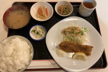 岡山中央卸売市場『軽食喫茶プラザ』アジの海鮮丼と魚フライ定食ランチ！