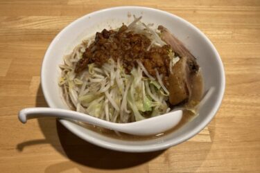 岡山市表町『宮二郎』コール不要の野菜マシ二郎系ラーメン中盛り！